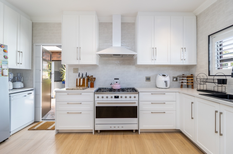 4 Bedroom Property for Sale in Kirstenhof Western Cape